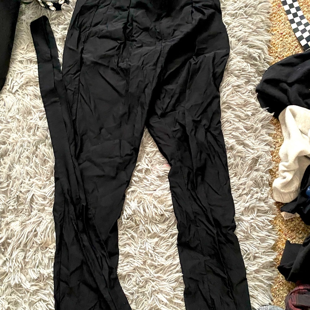 Pants with a blet